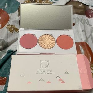 Blush and highlighter palette